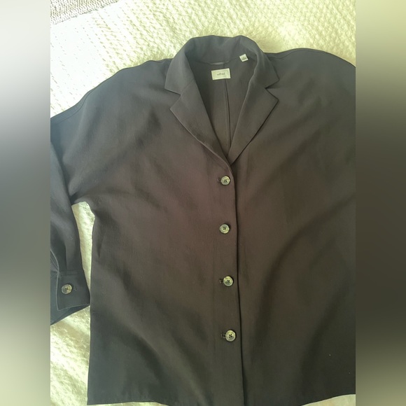 Aritzia Freeform Button Up Shirt Black Crepe Small Oversized EUC - Picture 7 of 11